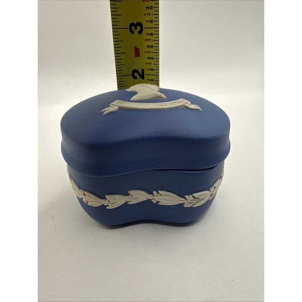 Wedgwood Jasperware 1952 Silver Jubilee Mid‎ Night Blue Jasperware Trinket Box